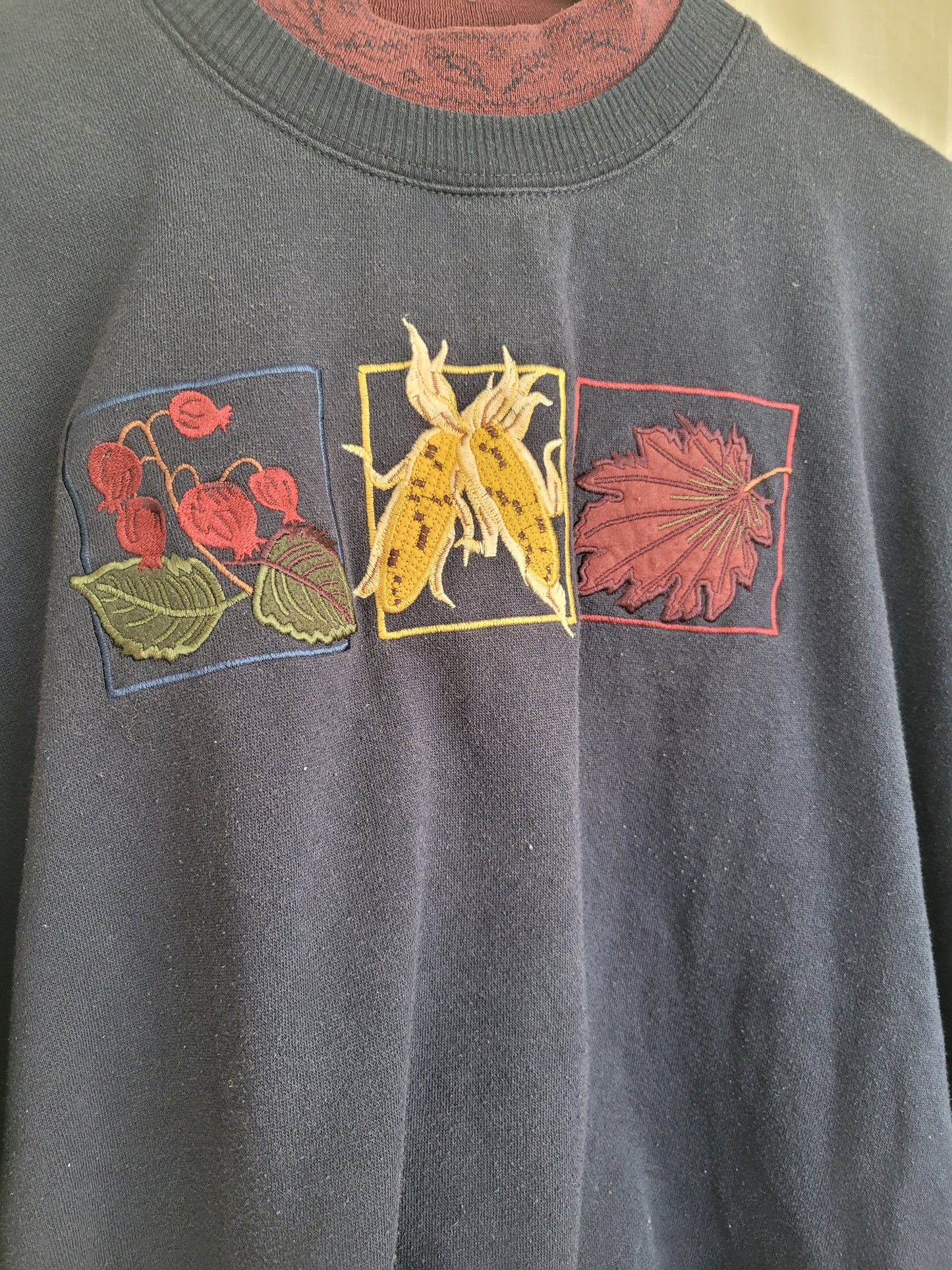 Harvest Hues 🍂 - vintage dark blue crewneck sweater with autumn embroidery - size M/L