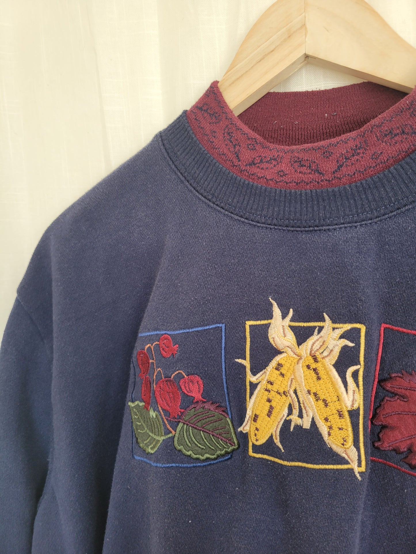 Harvest Hues 🍂 - vintage dark blue crewneck sweater with autumn embroidery - size M/L