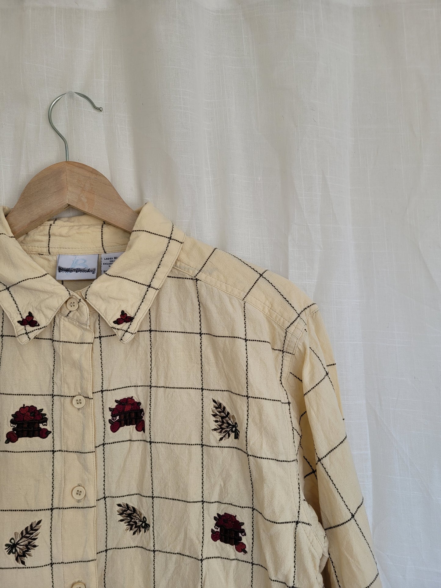 Harvest Baskets 🍎 - vintage blouse with embroidered baskets with apples and wheat - size XL
