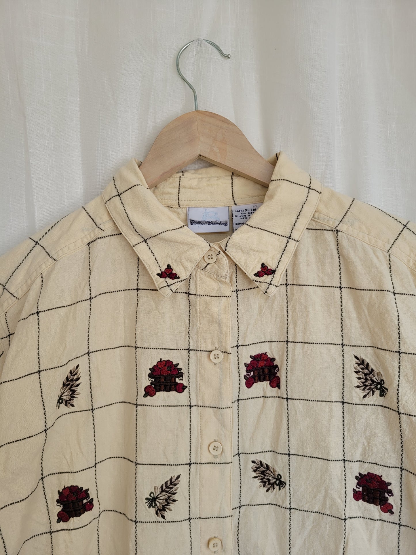 Harvest Baskets 🍎 - vintage blouse with embroidered baskets with apples and wheat - size XL