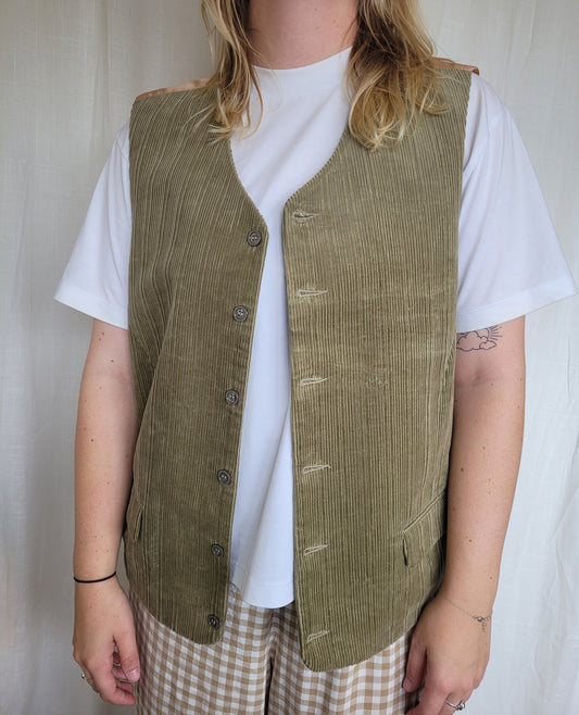 🍂 Dawn’s Stillness - vintage khaki colored corduroy vest - size L/XL