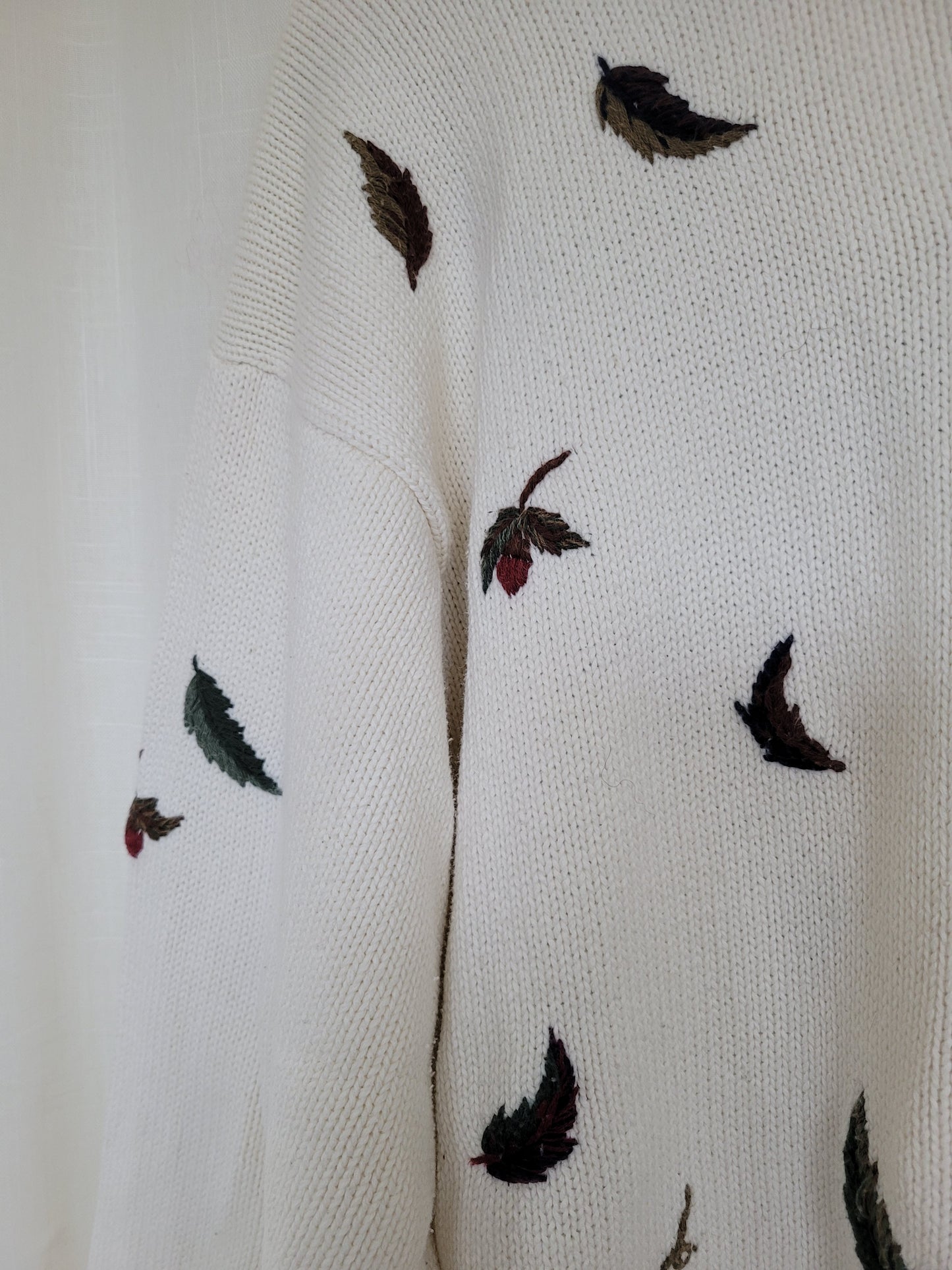 🍂 Whispers of Autumn Breeze - vintage knitted sweater with embroidered leaves - size L/XL