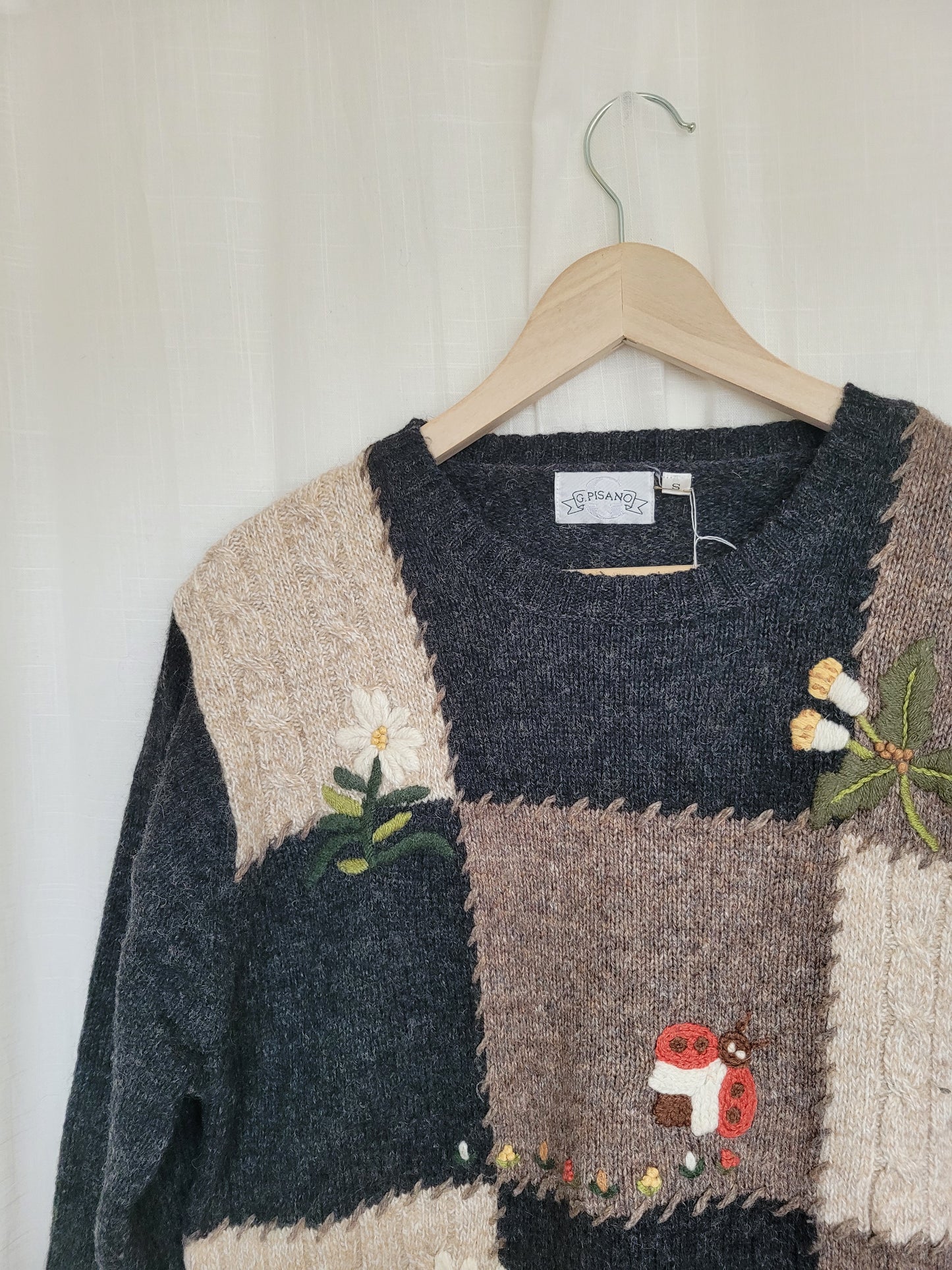 🌼 The Edelweiss Trail - vintage knitted sweater with embroidered details - size S/M