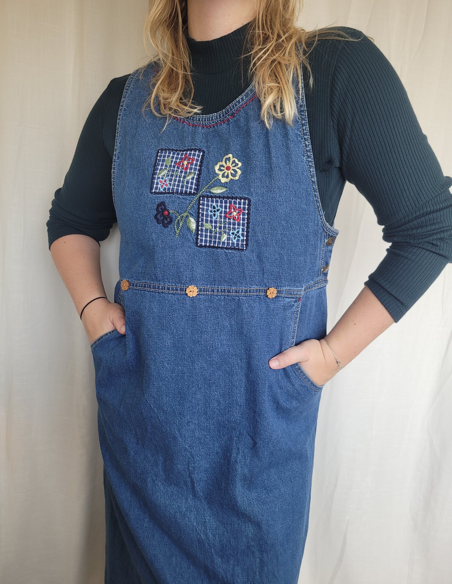 🌼 After School Blooms - vintage denim dress with embroidered flower details - size M