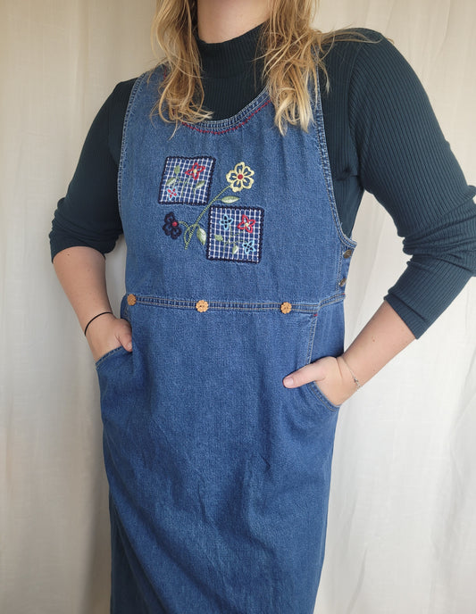 🌼 After School Blooms - vintage denim dress with embroidered flower details - size M