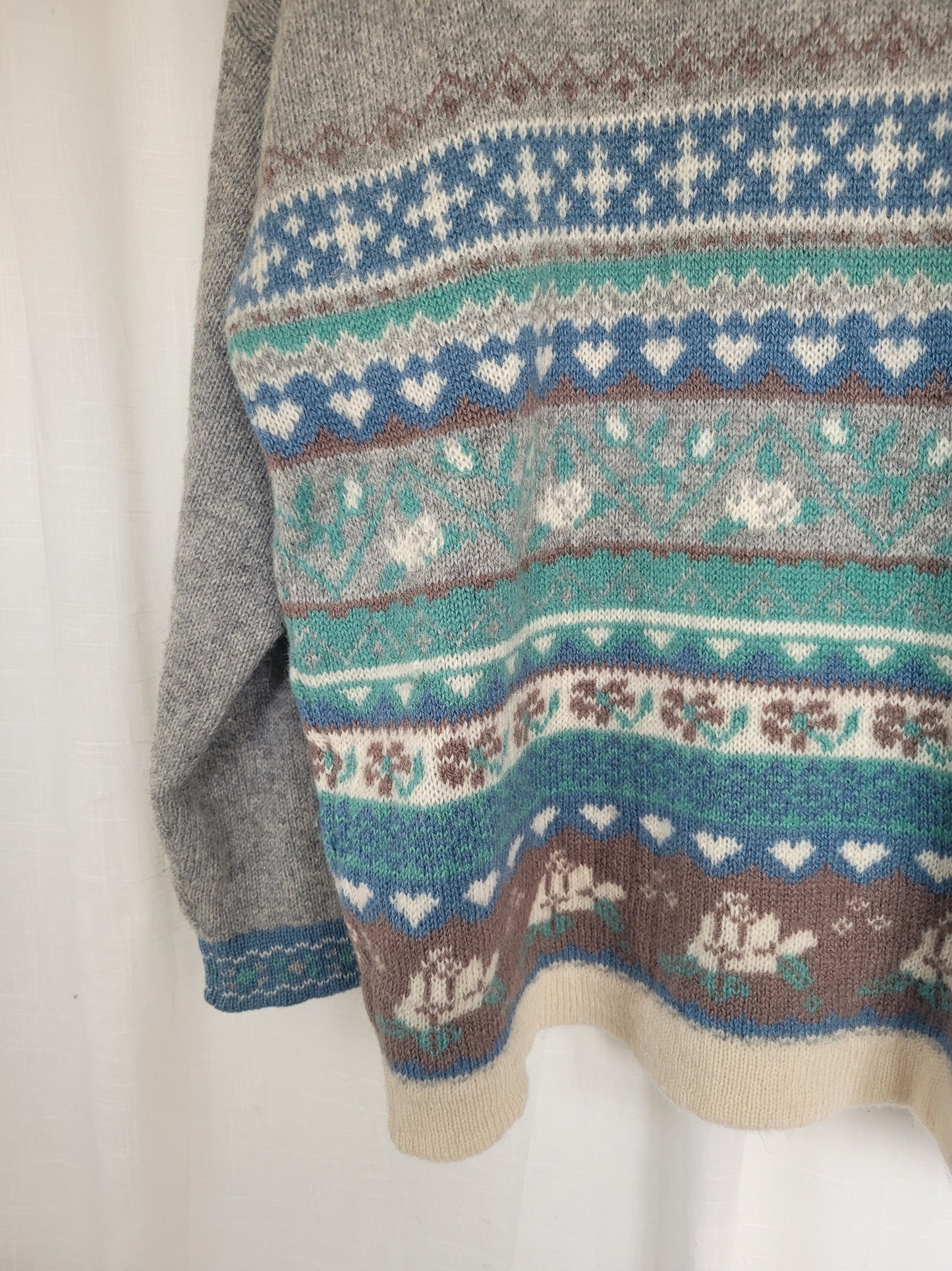 🌫️ Under Soft Blue Shadows - vintage knitted woolen sweater with patterns - size M/L