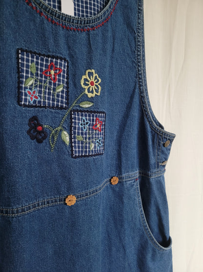 🌼 After School Blooms - vintage denim dress with embroidered flower details - size M