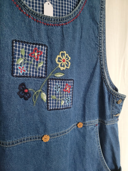 🌼 After School Blooms - vintage denim dress with embroidered flower details - size M