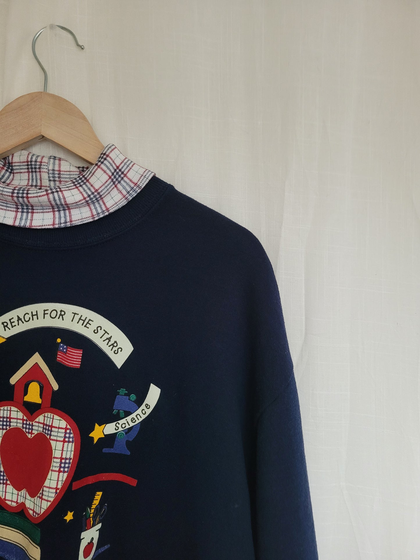 💙 A+ Sweater Club - vintage crewneck sweater with school themed images - size L