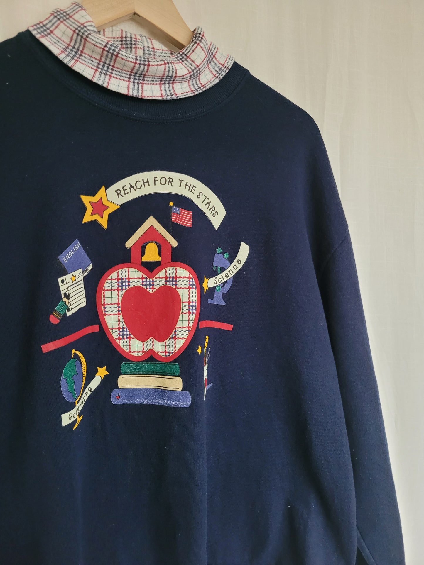 💙 A+ Sweater Club - vintage crewneck sweater with school themed images - size L