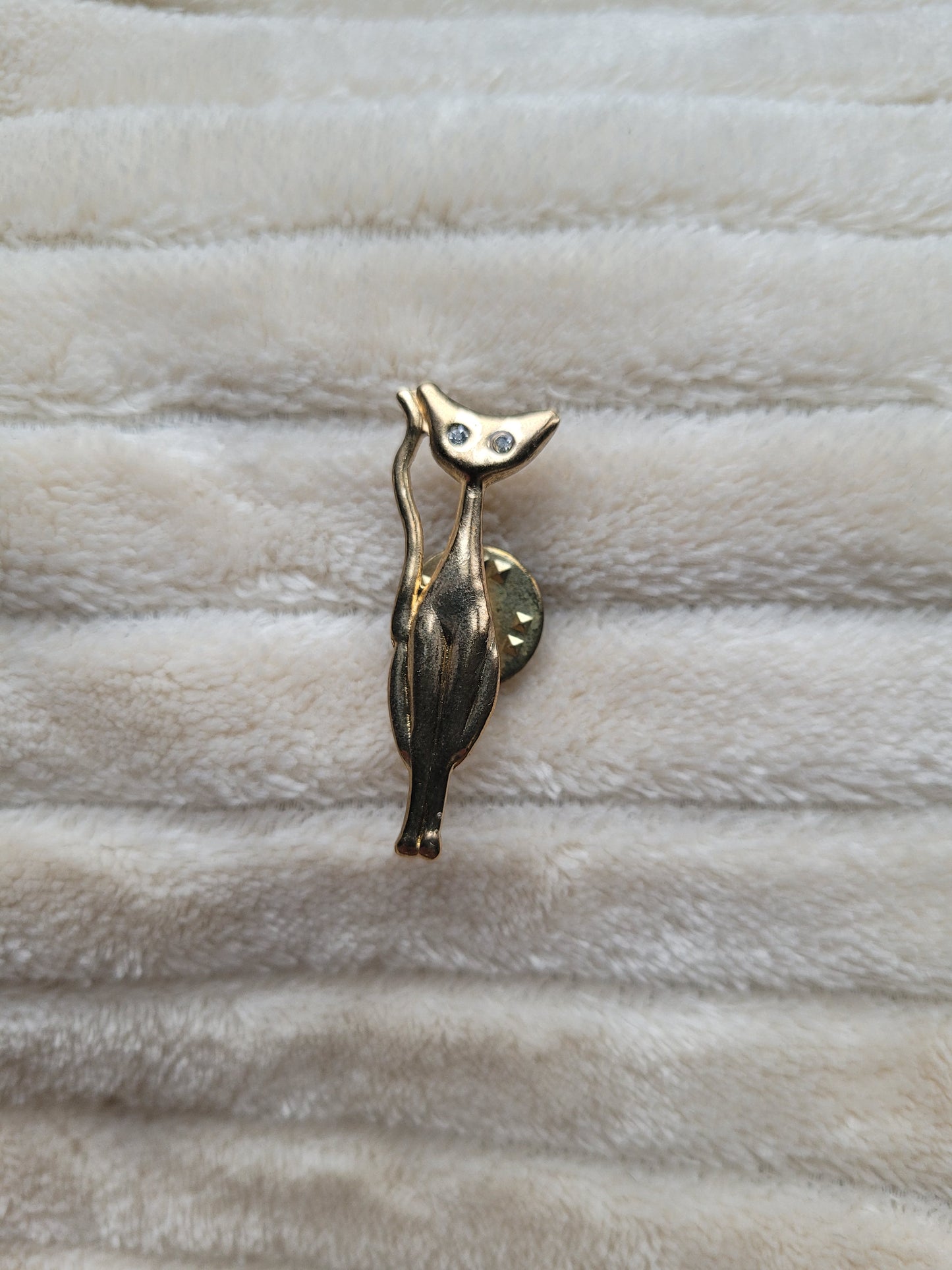 🌟 Gem-Eyed Feline - vintage brooch