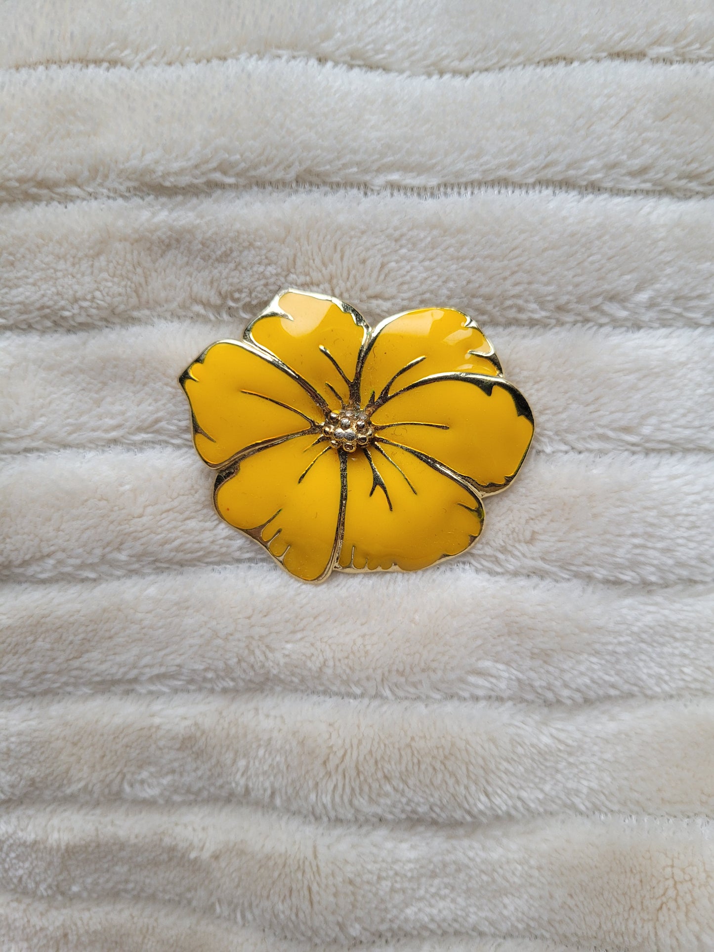 💛 Radiant Flower - vintage brooch