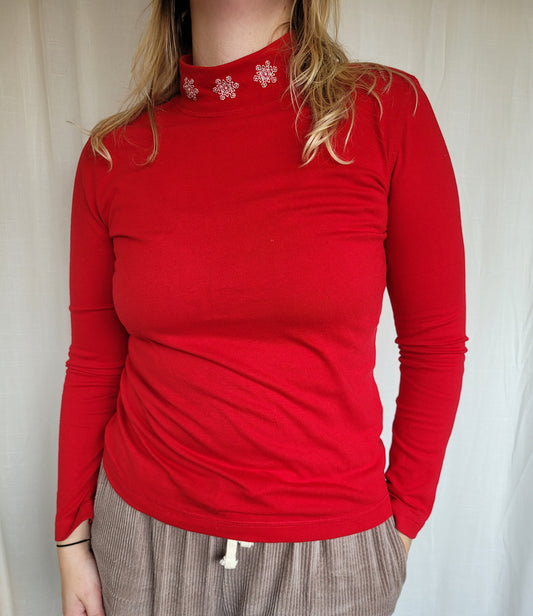 🌟 Frost-Kissed Red - vintage turtleneck with embroidered snowflakes - size M