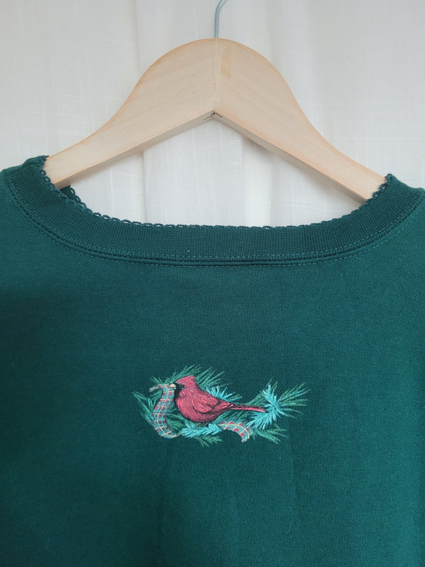 ❤️ Cardinal Christmas Wreath - vintage dark green crewneck sweater with wreath and red birds - size XL