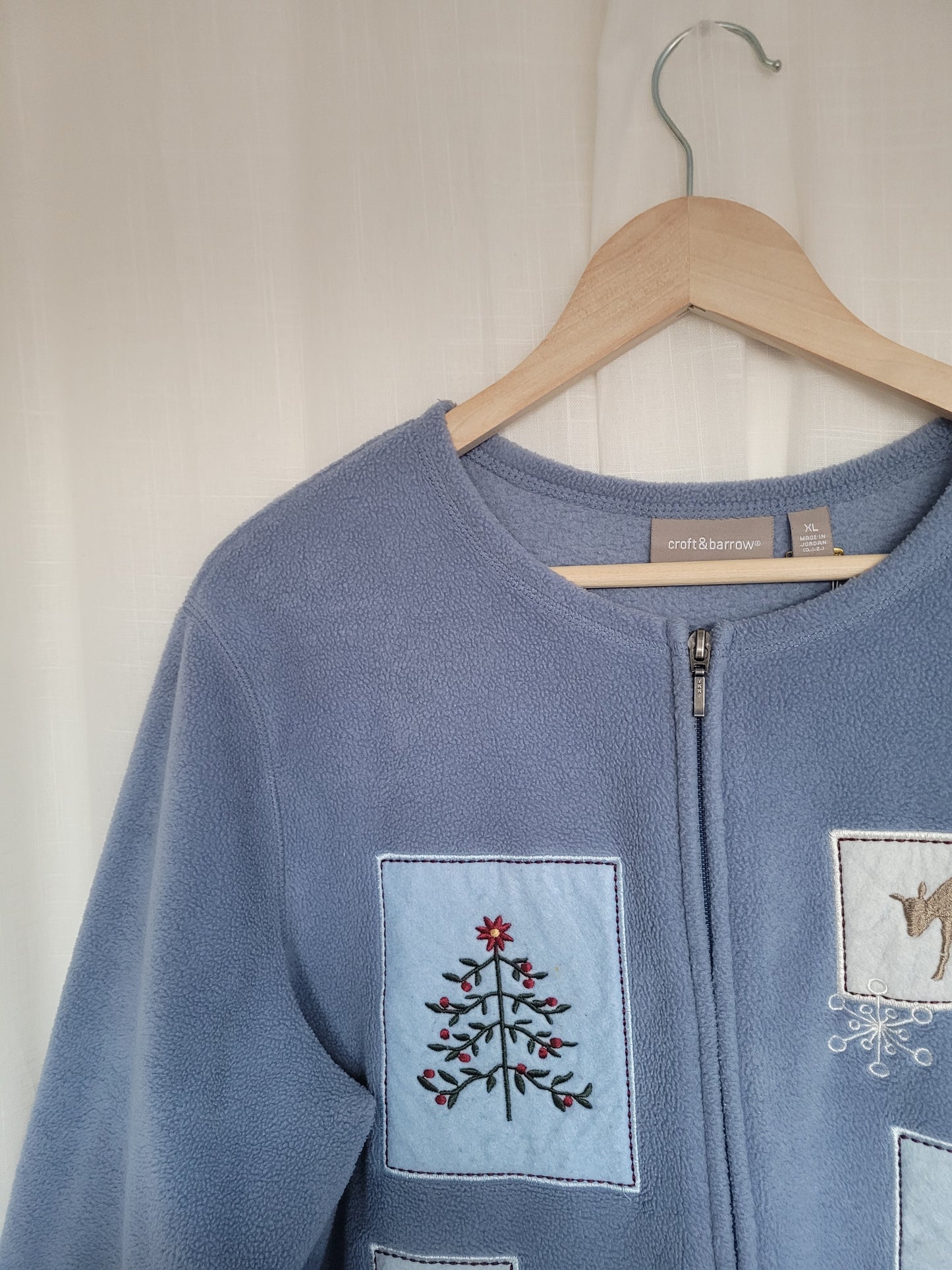 ❄️ Pineberry Deer - vintage lightblue fleece cardigan with embroidered winter landscape - size XL