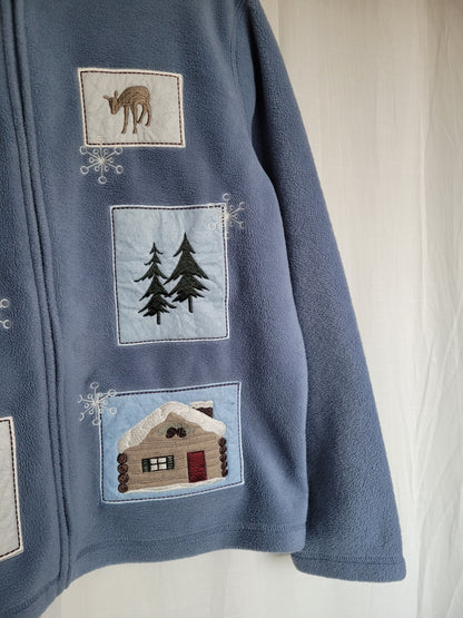 ❄️ Pineberry Deer - vintage lightblue fleece cardigan with embroidered winter landscape - size XL