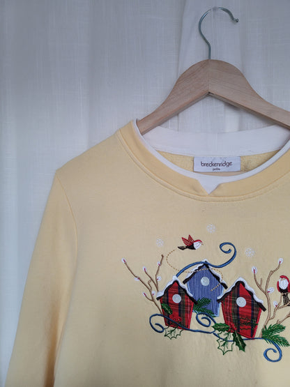 ✨ The Winter Birdhouses of Evergreen Village - vintage christmas butteryellow crewneck sweater - size L/XL