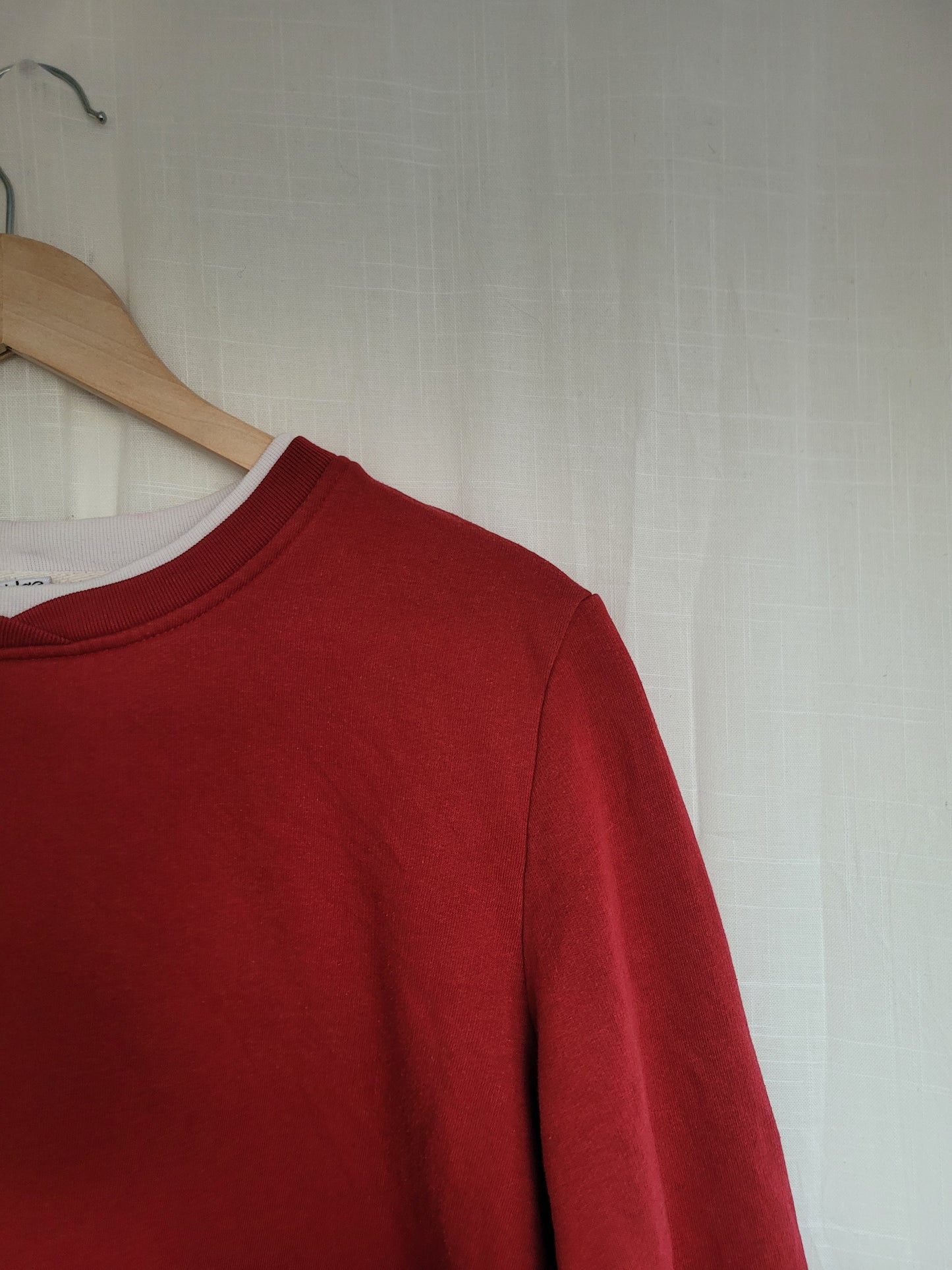 ❄️ Snowfield Stag - vintage red crenweck sweater with embroidered details - L/XL