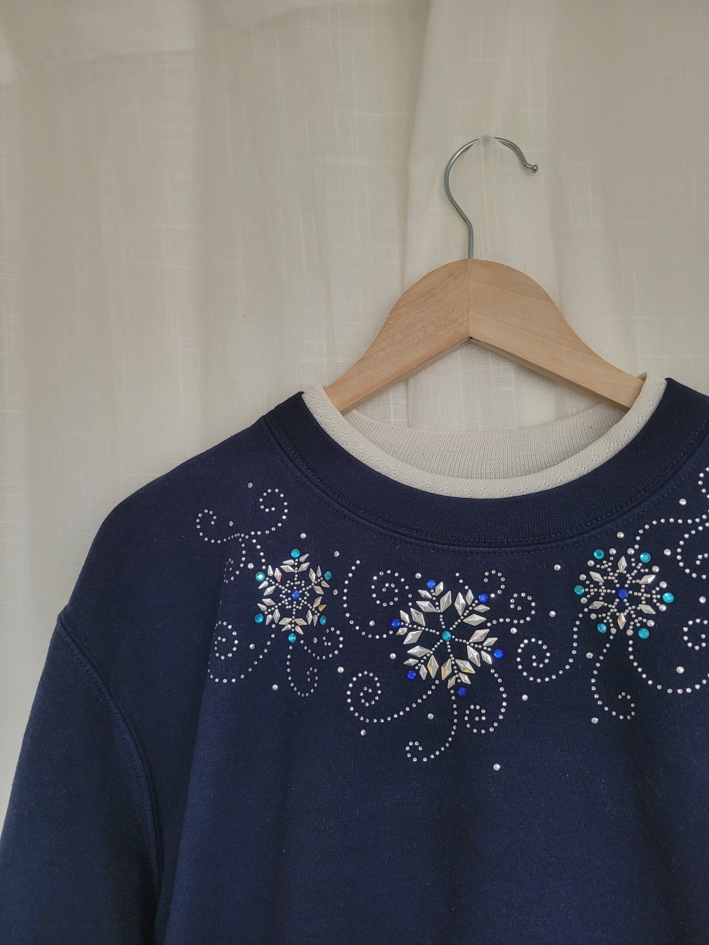 ❄️ Blue Frost Gems - vintage dark blue crewneck sweater with snowflakes - size L