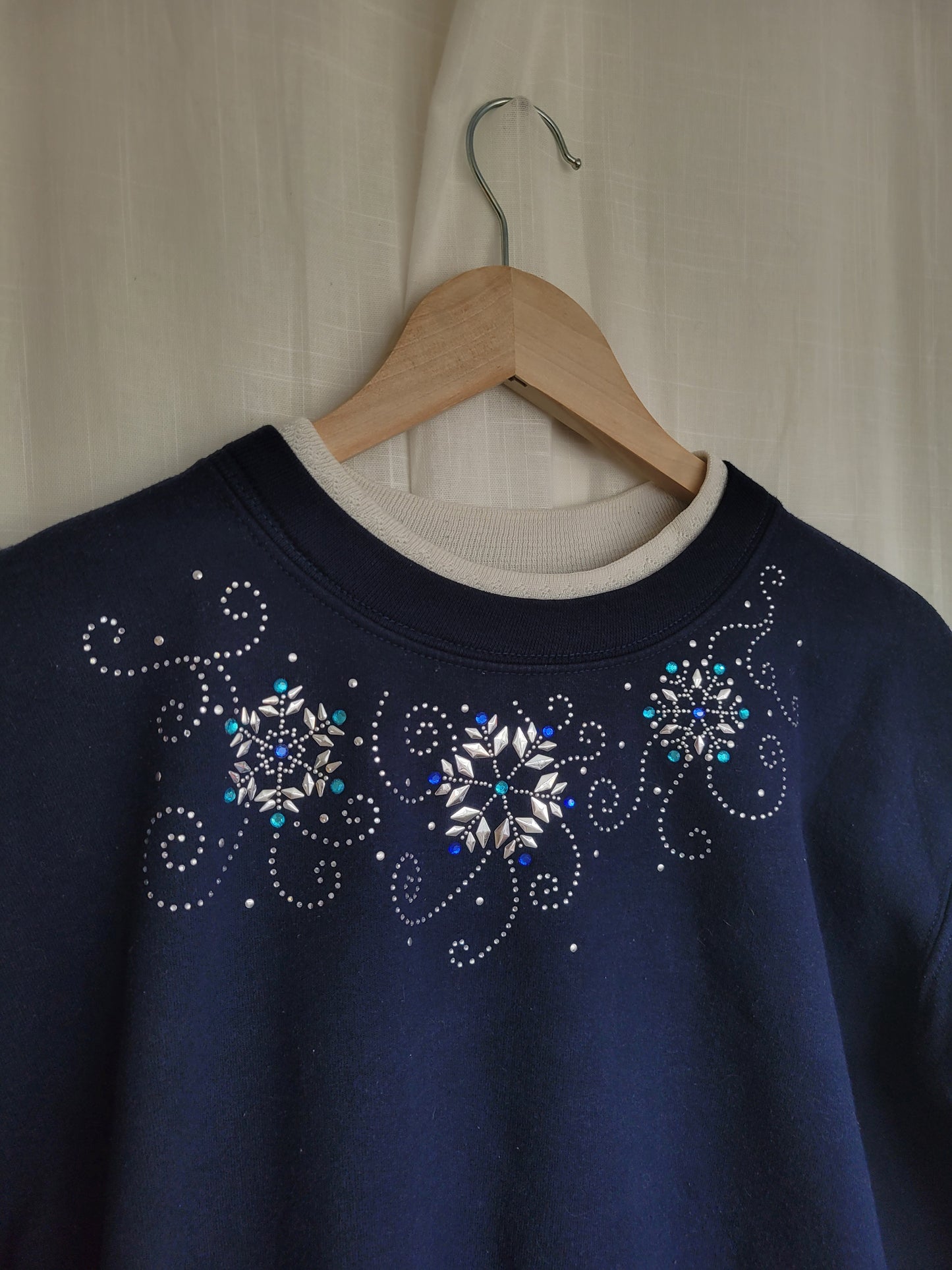❄️ Blue Frost Gems - vintage dark blue crewneck sweater with snowflakes - size L