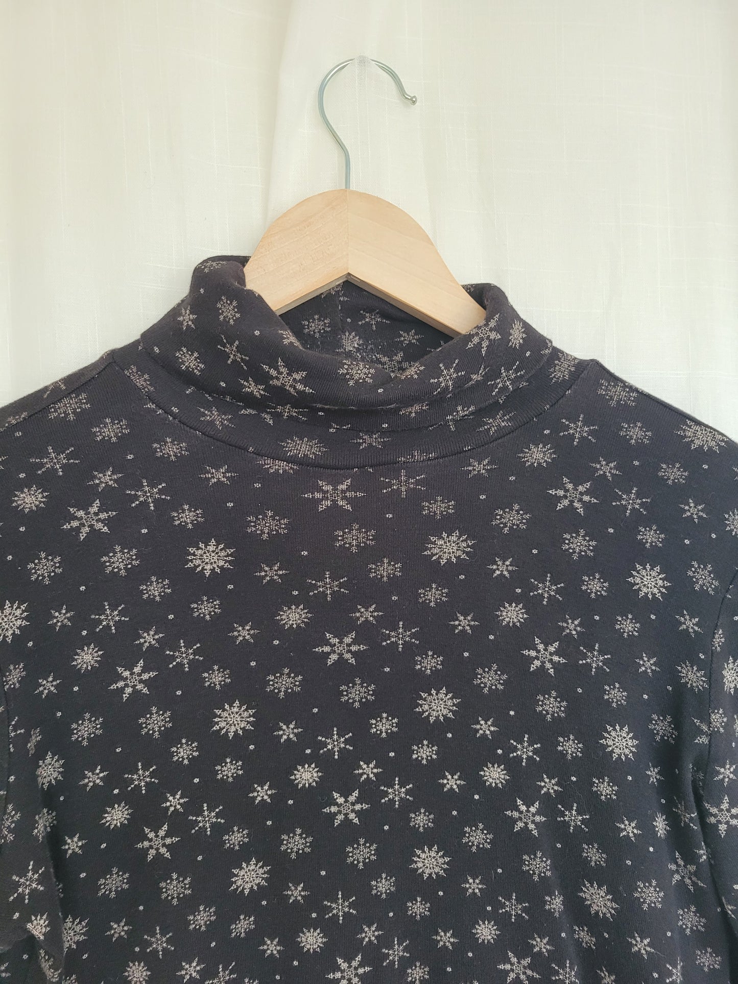🌙 Snowlit Layers - vintage snowflake turtleneck shirt - size S