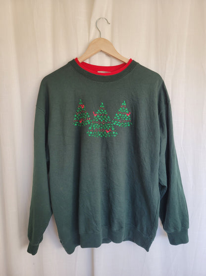 🎶 Tree Serenade - vintage crewneck sweater with shiny Christmas tree images - size L