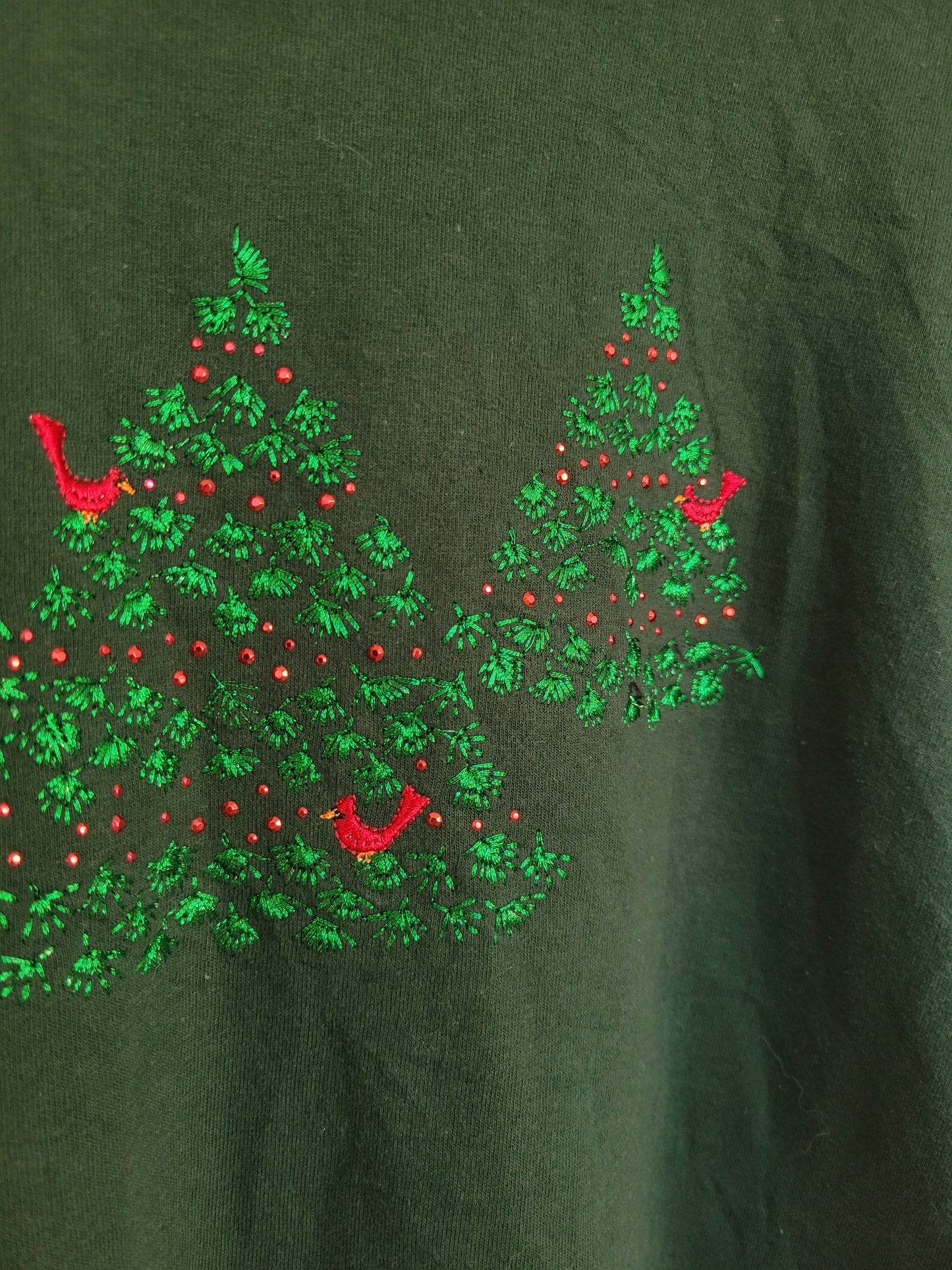 🎶 Tree Serenade - vintage crewneck sweater with shiny Christmas tree images - size L