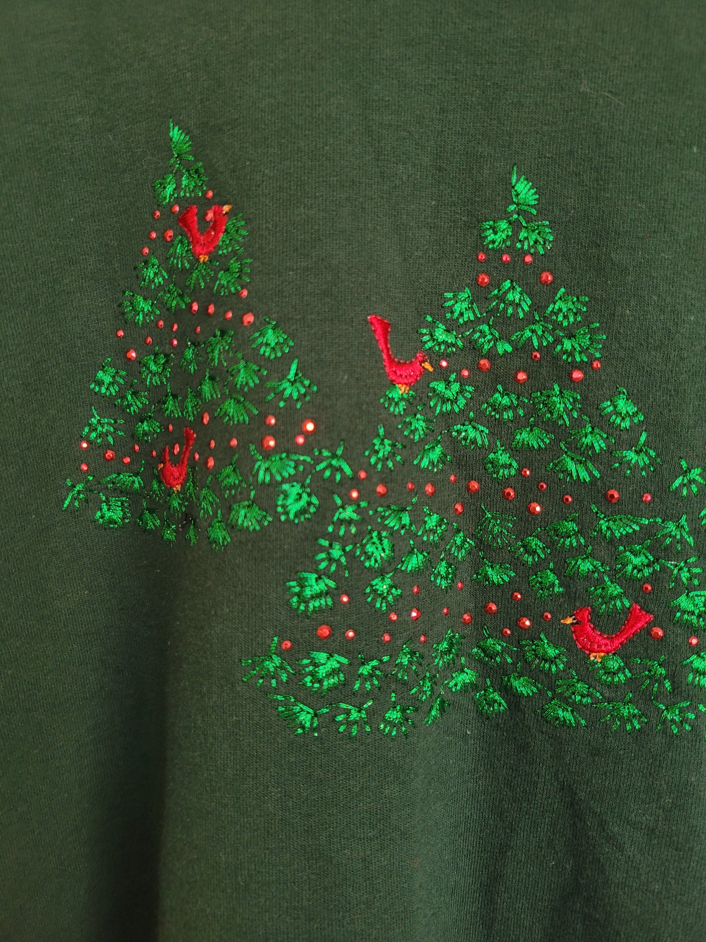 🎶 Tree Serenade - vintage crewneck sweater with shiny Christmas tree images - size L