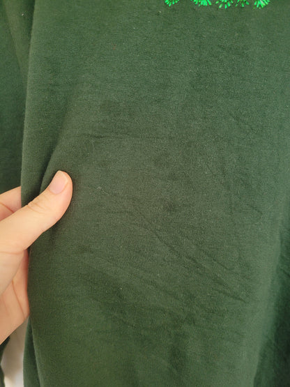 🎶 Tree Serenade - vintage crewneck sweater with shiny Christmas tree images - size L