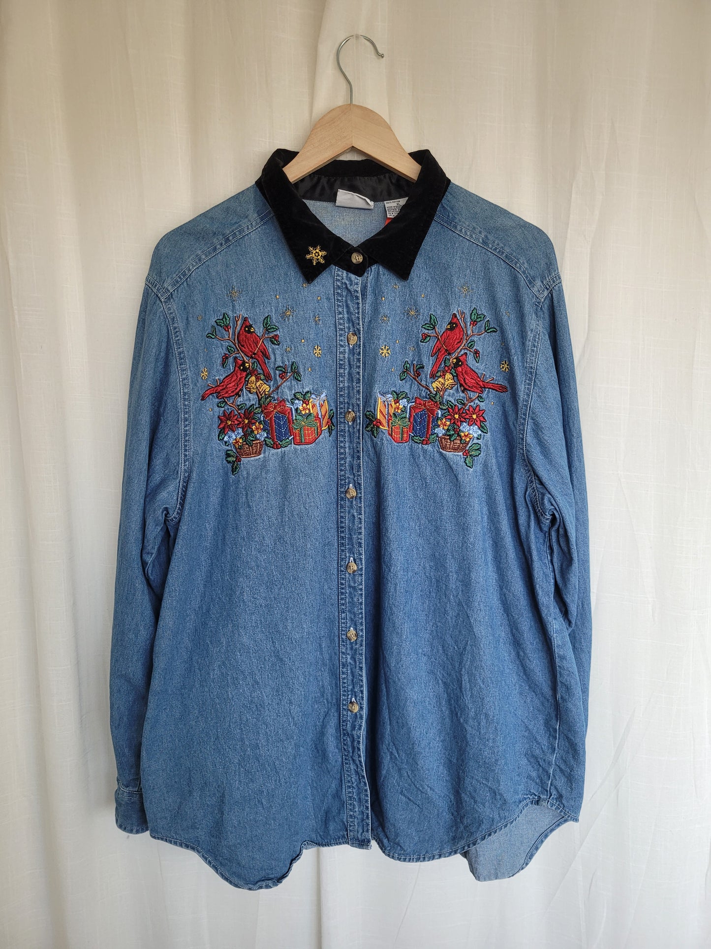 🕊️ Cardinals & Gifts - vintage denim blouse with embroidered Christmas details - size XL