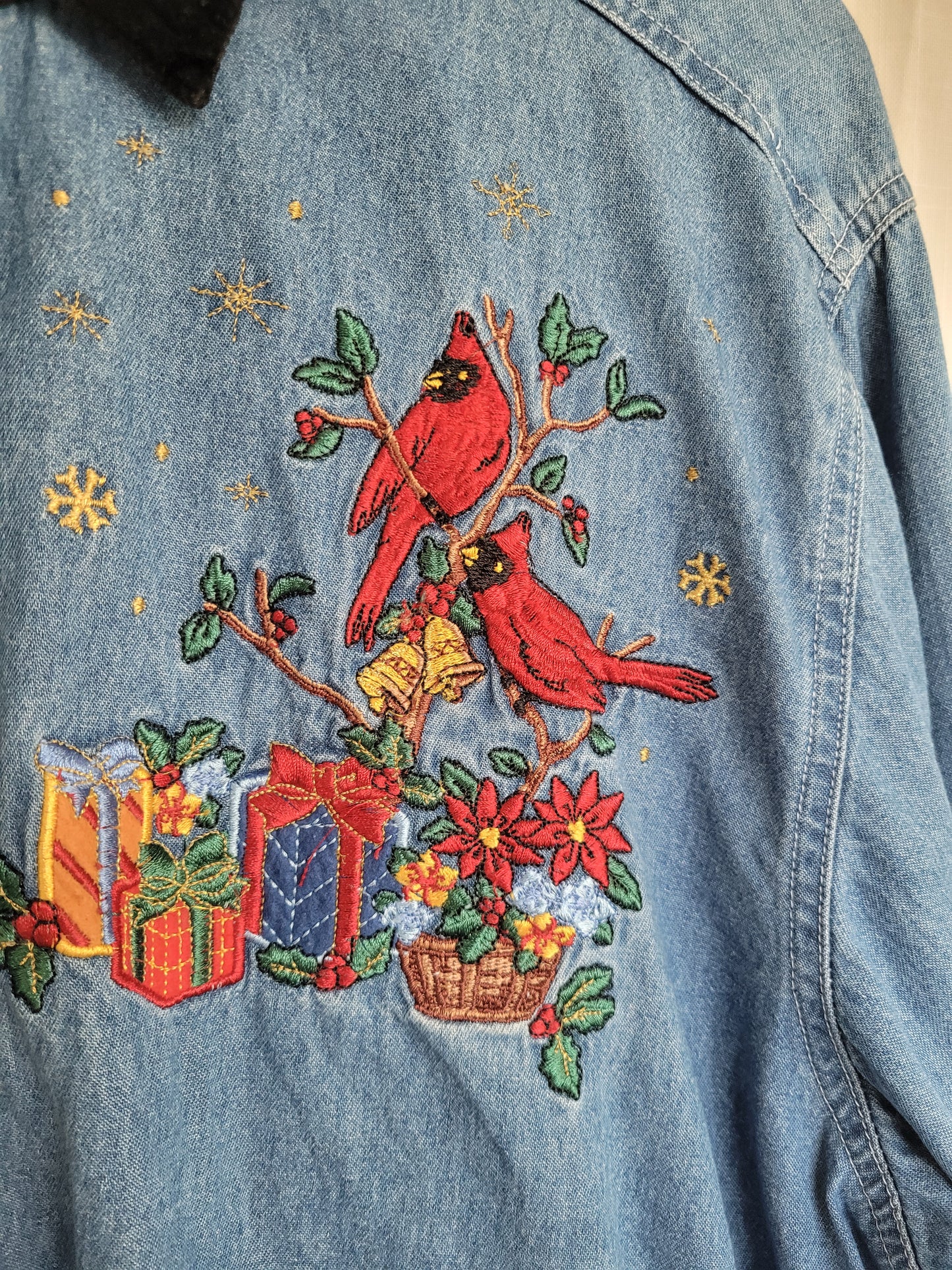 🕊️ Cardinals & Gifts - vintage denim blouse with embroidered Christmas details - size XL