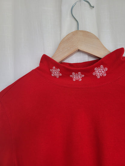 🌟 Frost-Kissed Red - vintage turtleneck with embroidered snowflakes - size M
