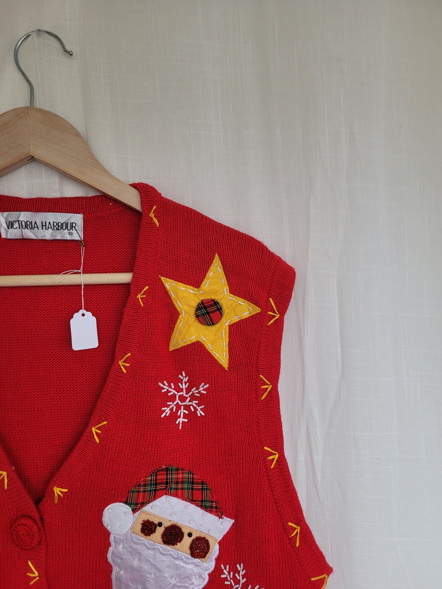 🎅 Sparkle & Santa Cheer - vintage knitted vest with beaded Christmas images - size M/L