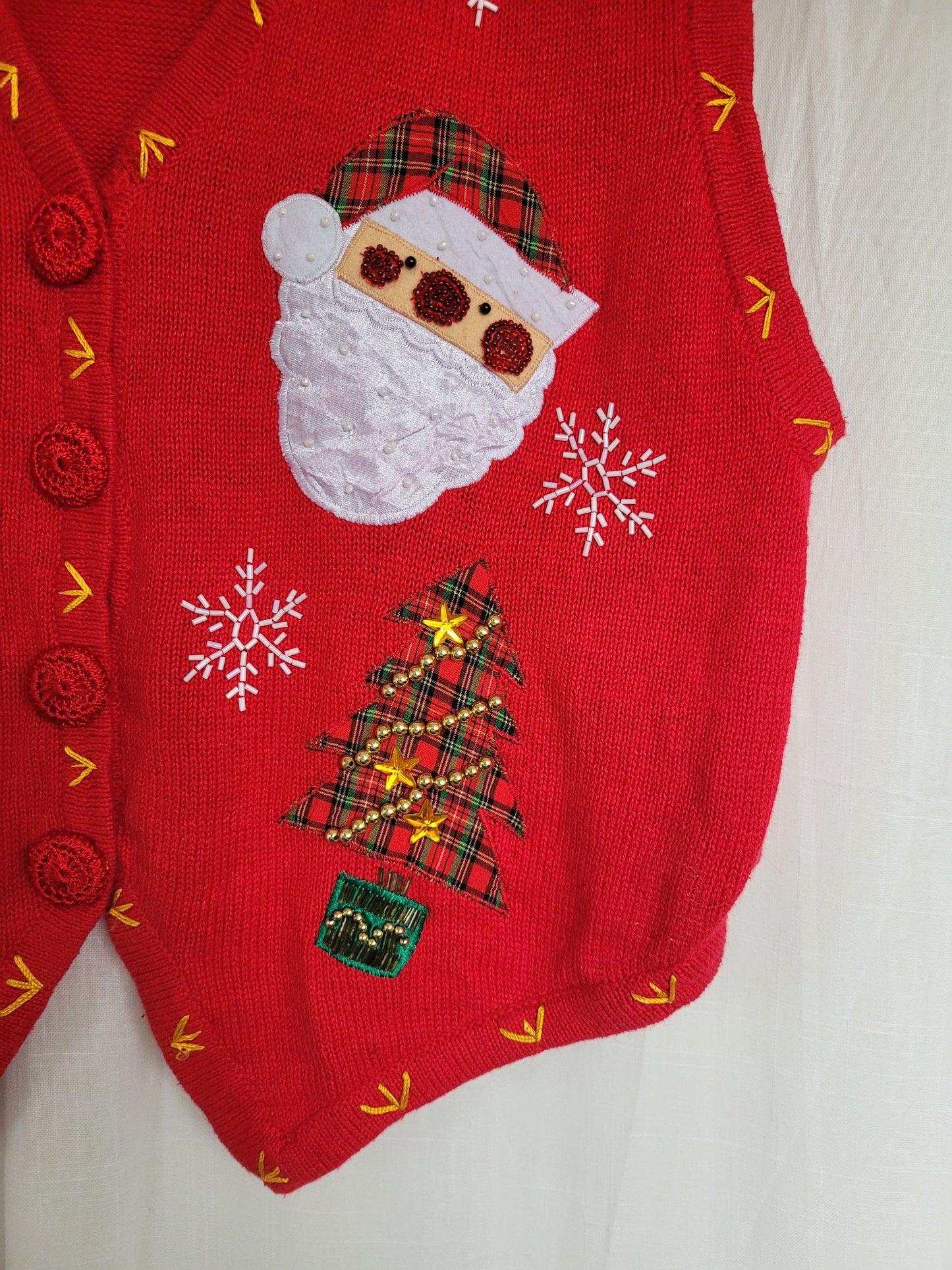🎅 Sparkle & Santa Cheer - vintage knitted vest with beaded Christmas images - size M/L