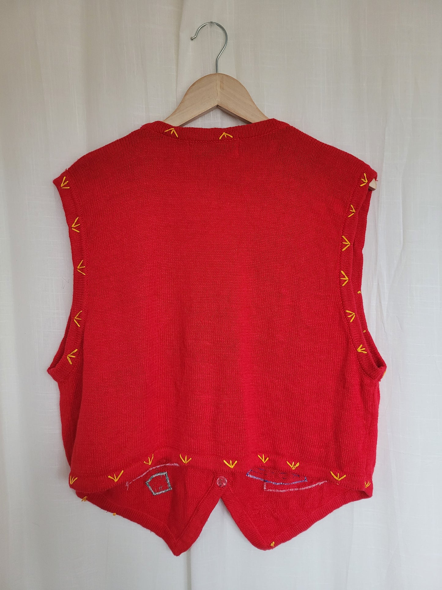 🎅 Sparkle & Santa Cheer - vintage knitted vest with beaded Christmas images - size M/L