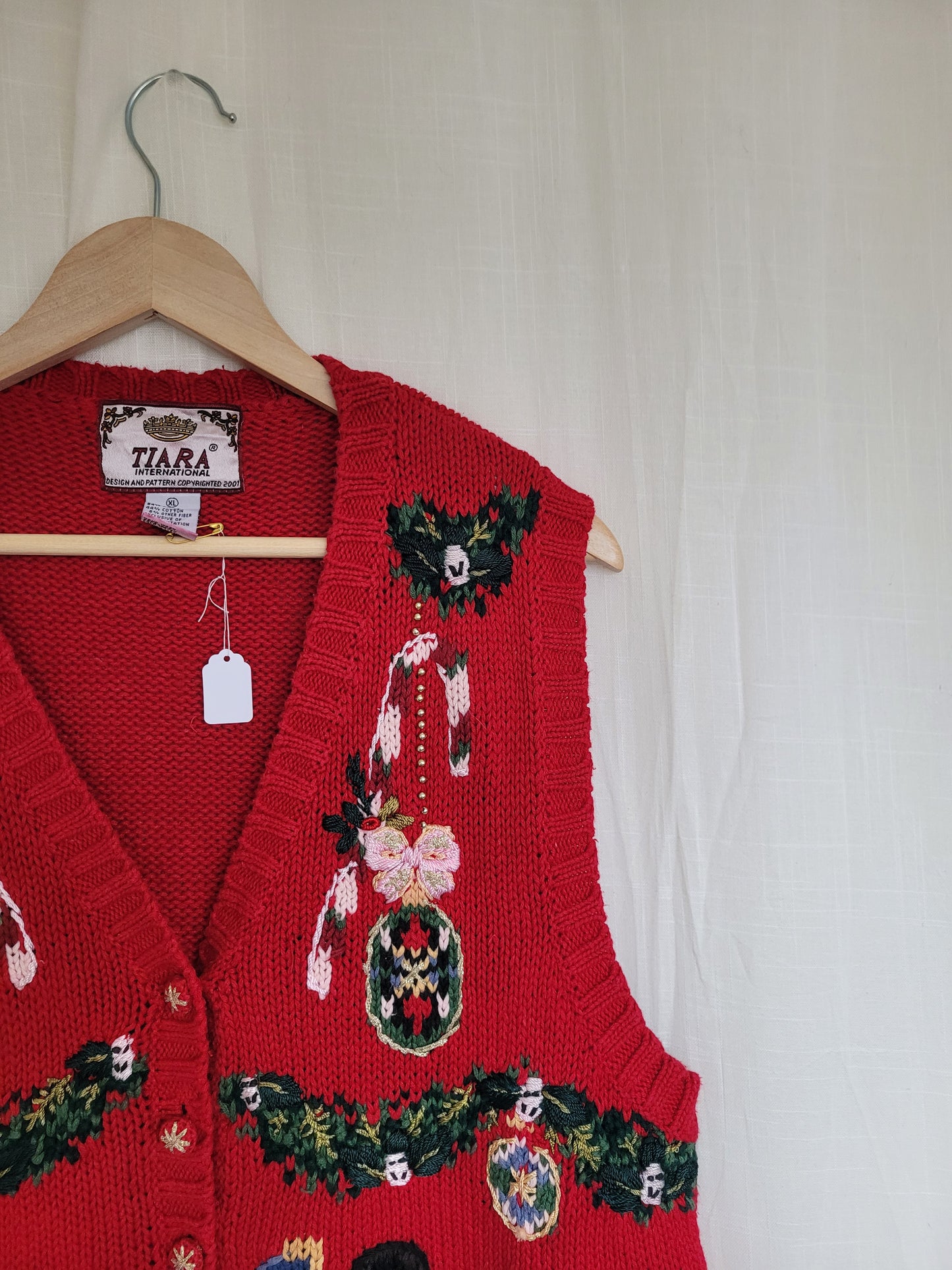 ✨ The Little Christmas Guards - vintage knitted vest with Christmas images - size L