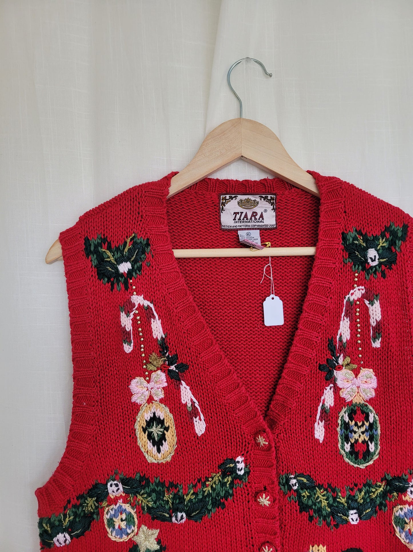 ✨ The Little Christmas Guards - vintage knitted vest with Christmas images - size L