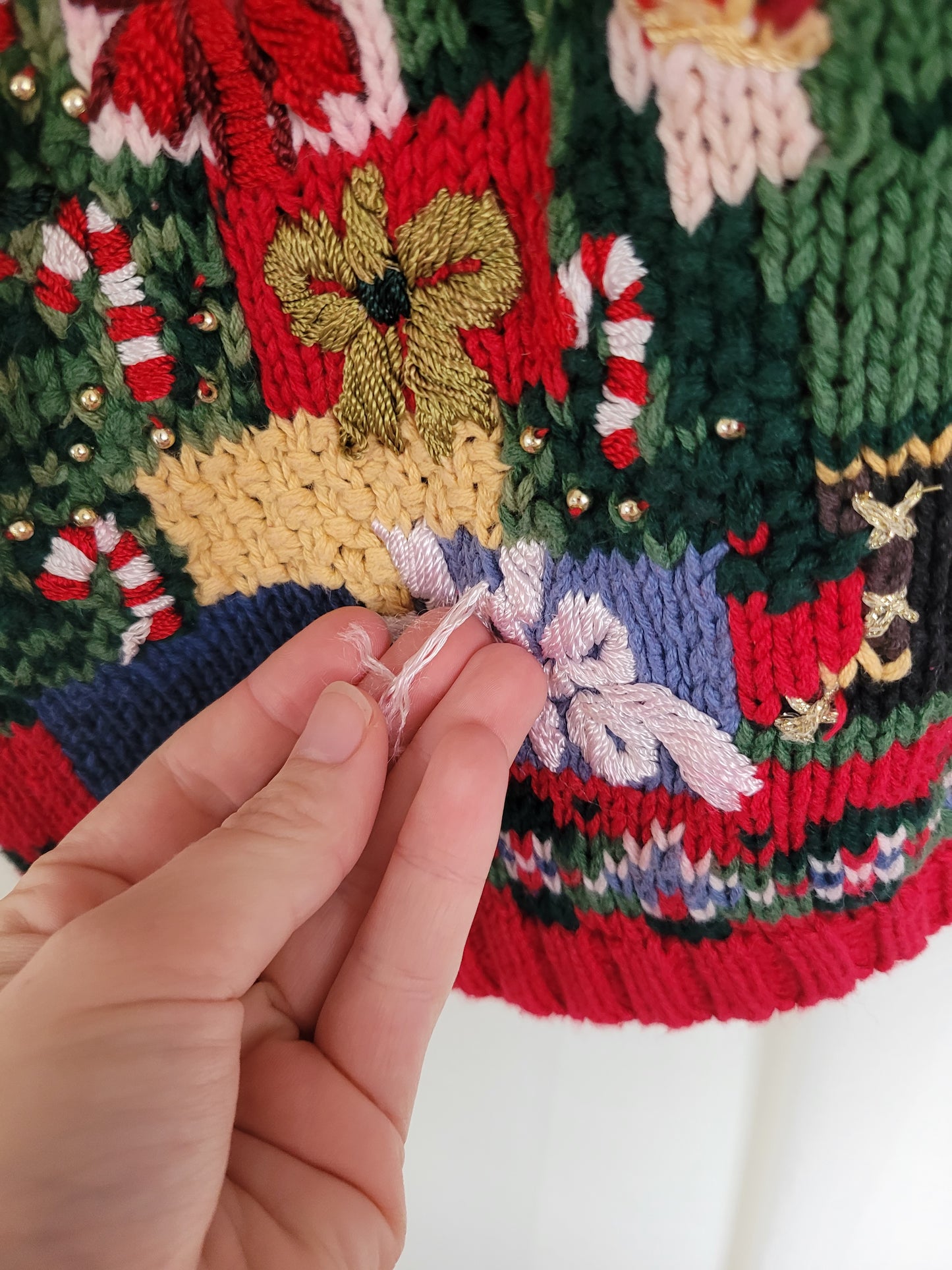 ✨ The Little Christmas Guards - vintage knitted vest with Christmas images - size L