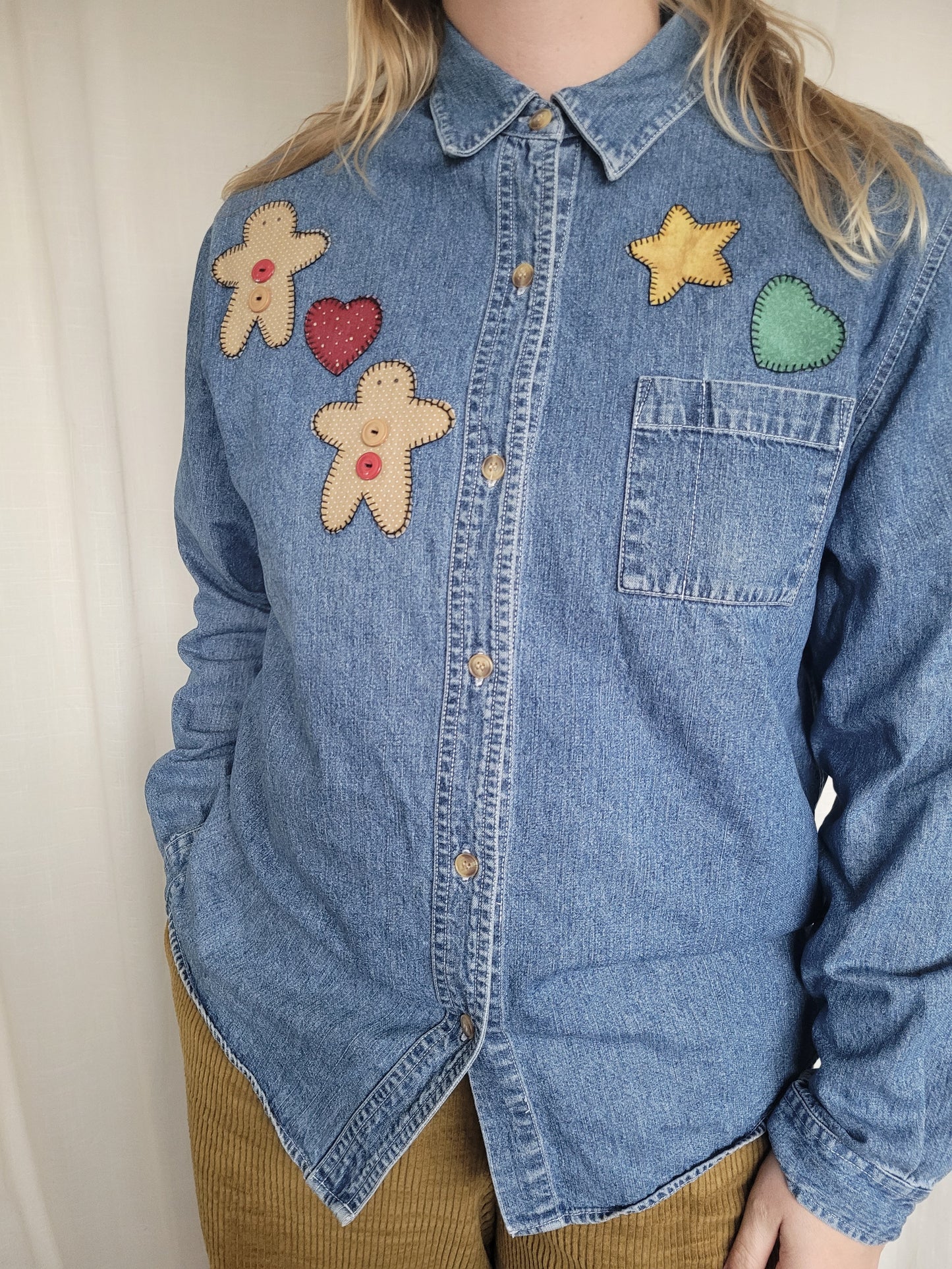 🎀 Sugar & Stitch - vintage denim button up shirt with Christmas theme - size L