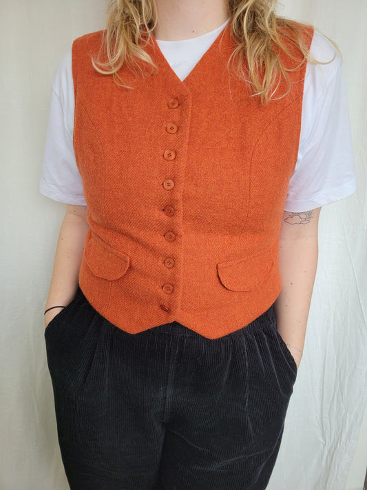 ✨ Buttoned in Rust - vintage vest in lovely burnt orange color - size M