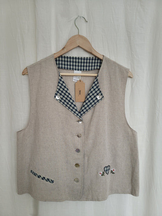 💙 Alpine Heart - vintage Tiroler vest with cute details - size L
