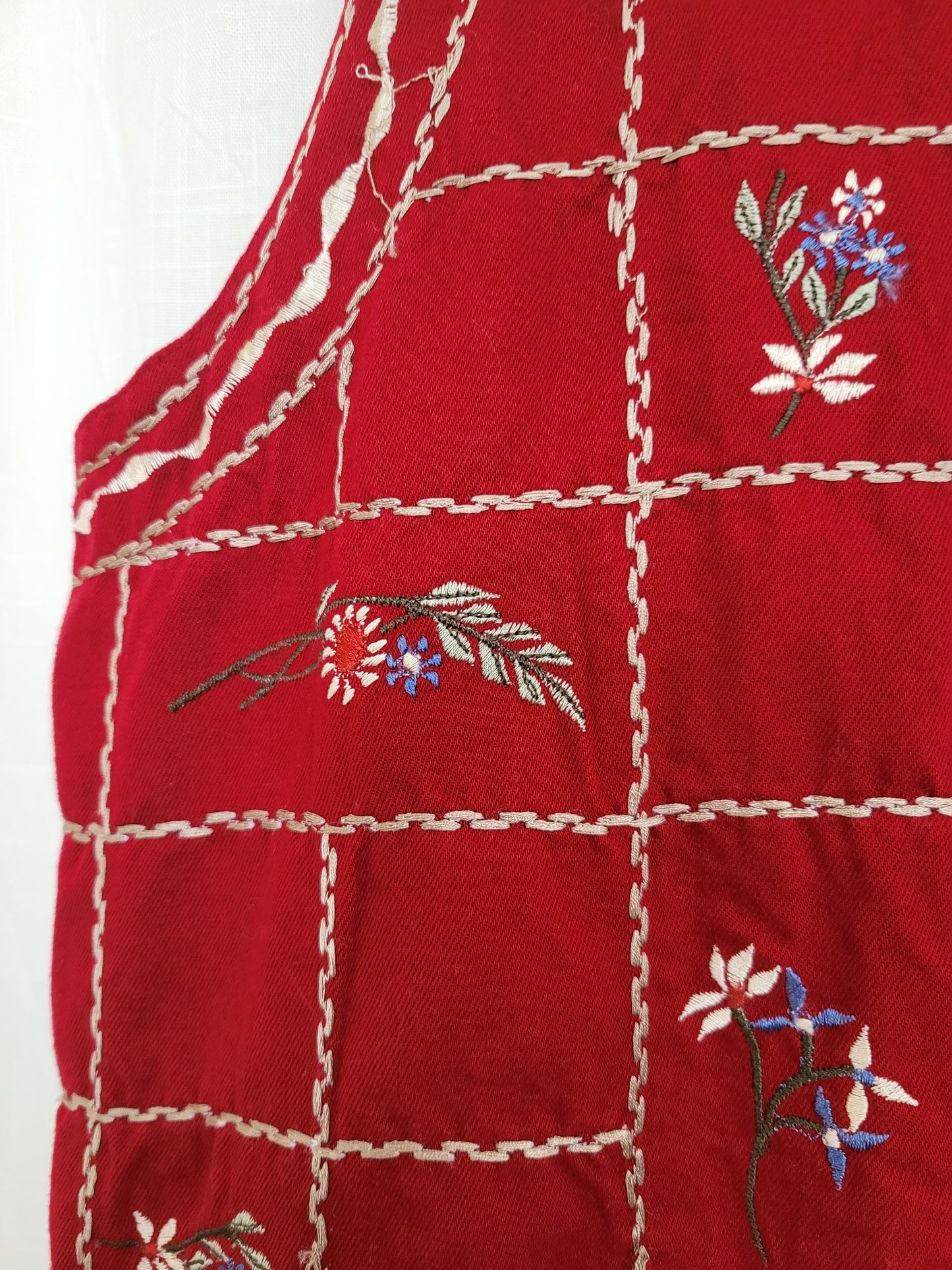 🌸 Burgundy Blossom - vintage gilet with embroidered details - size XL