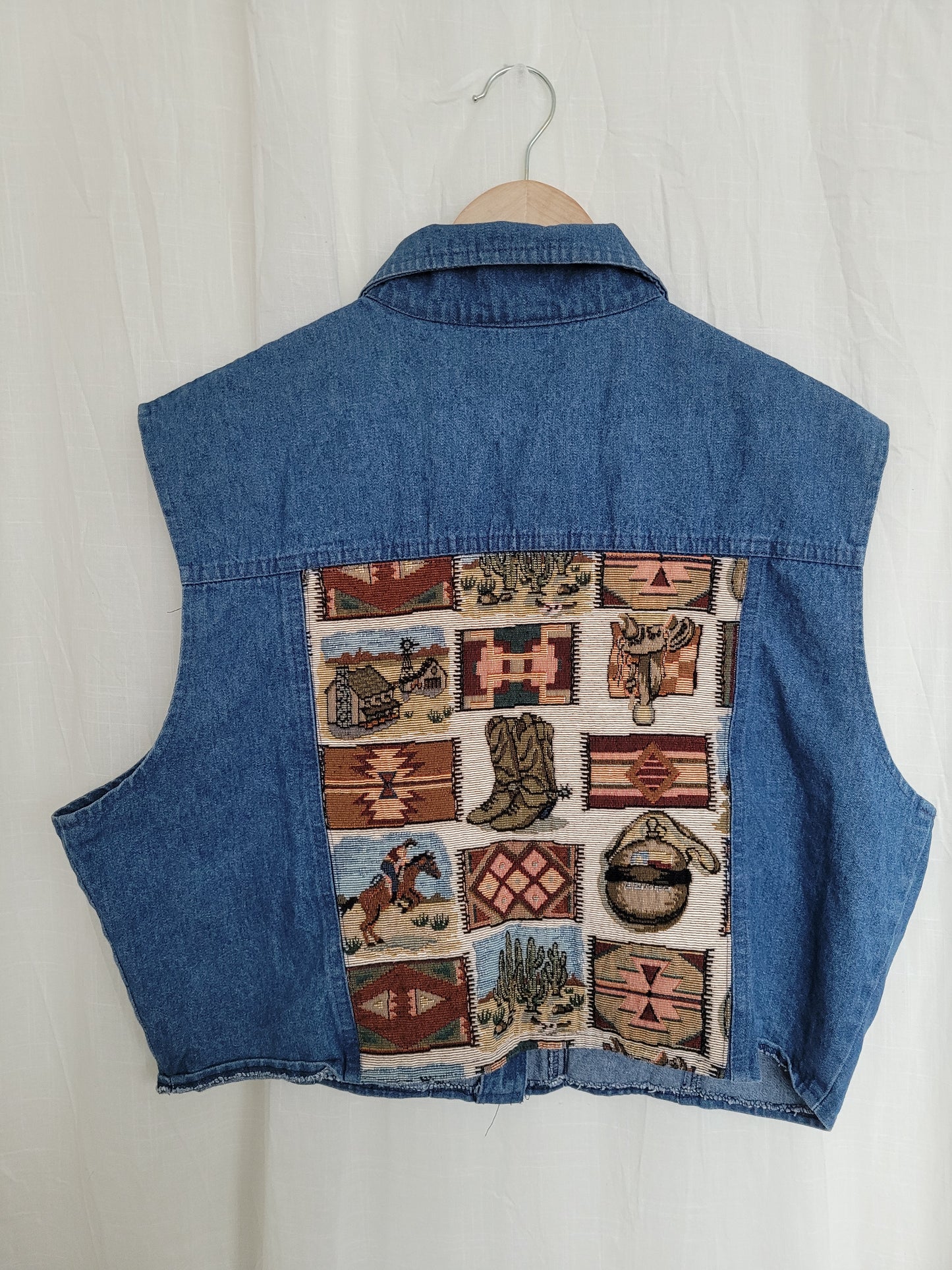 🤎 The Open Road - vintage denim vest with tapestry western details - size XL