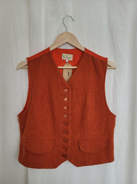 ✨ Buttoned in Rust - vintage vest in lovely burnt orange color - size M