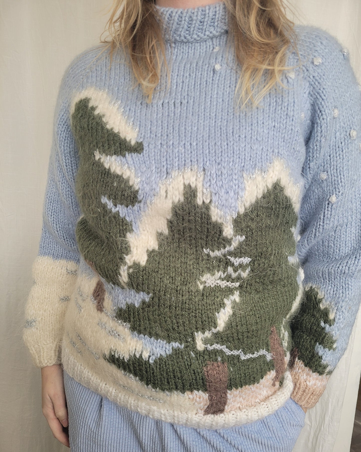 🌲 Snowy Pine Dreams - vintage handknitted sweater with snowy pinetrees - size S/M