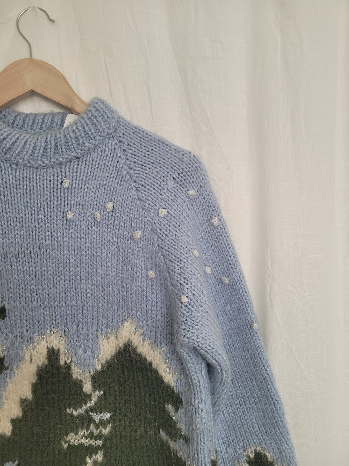🌲 Snowy Pine Dreams - vintage handknitted sweater with snowy pinetrees - size S/M