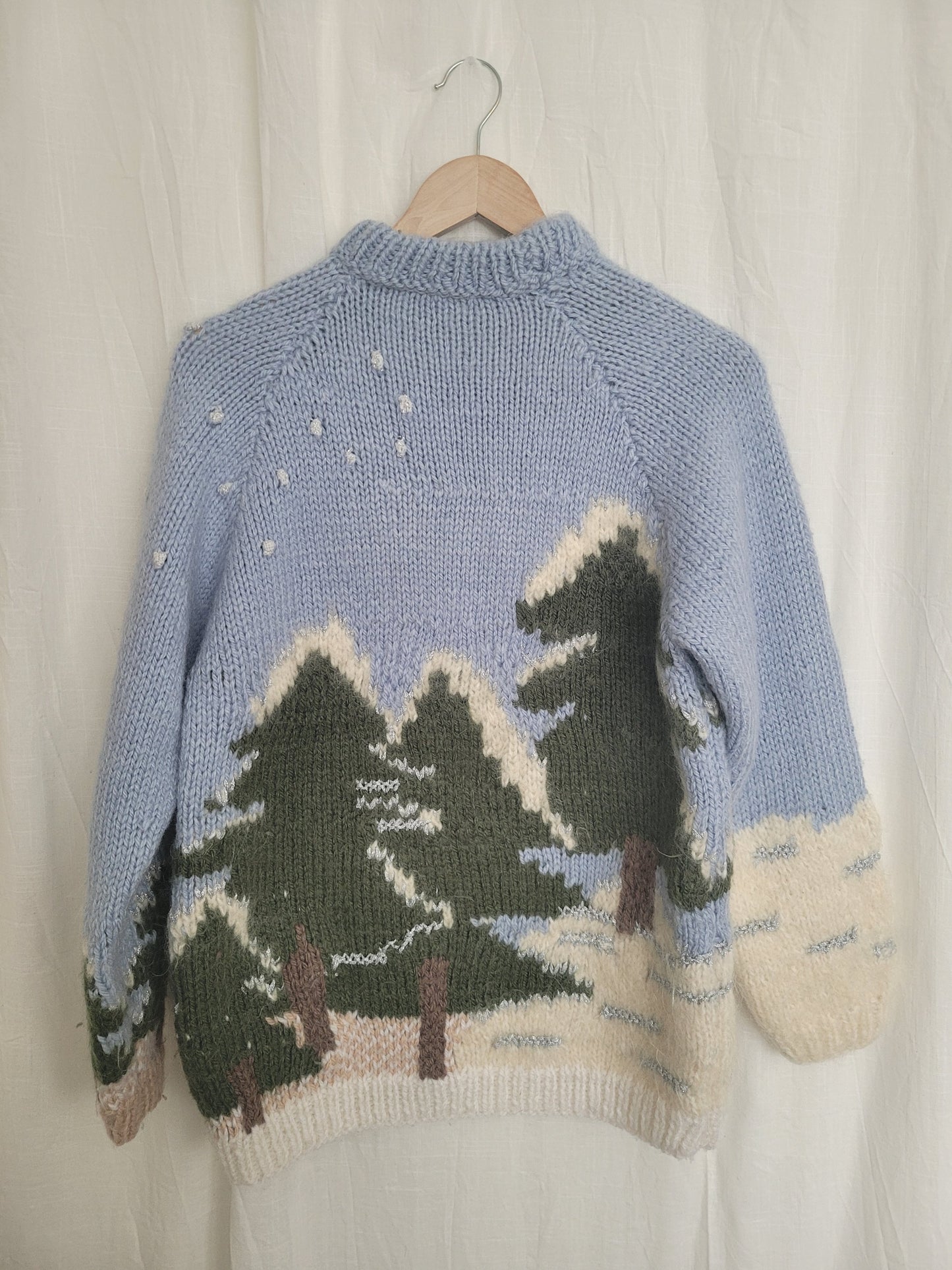 🌲 Snowy Pine Dreams - vintage handknitted sweater with snowy pinetrees - size S/M