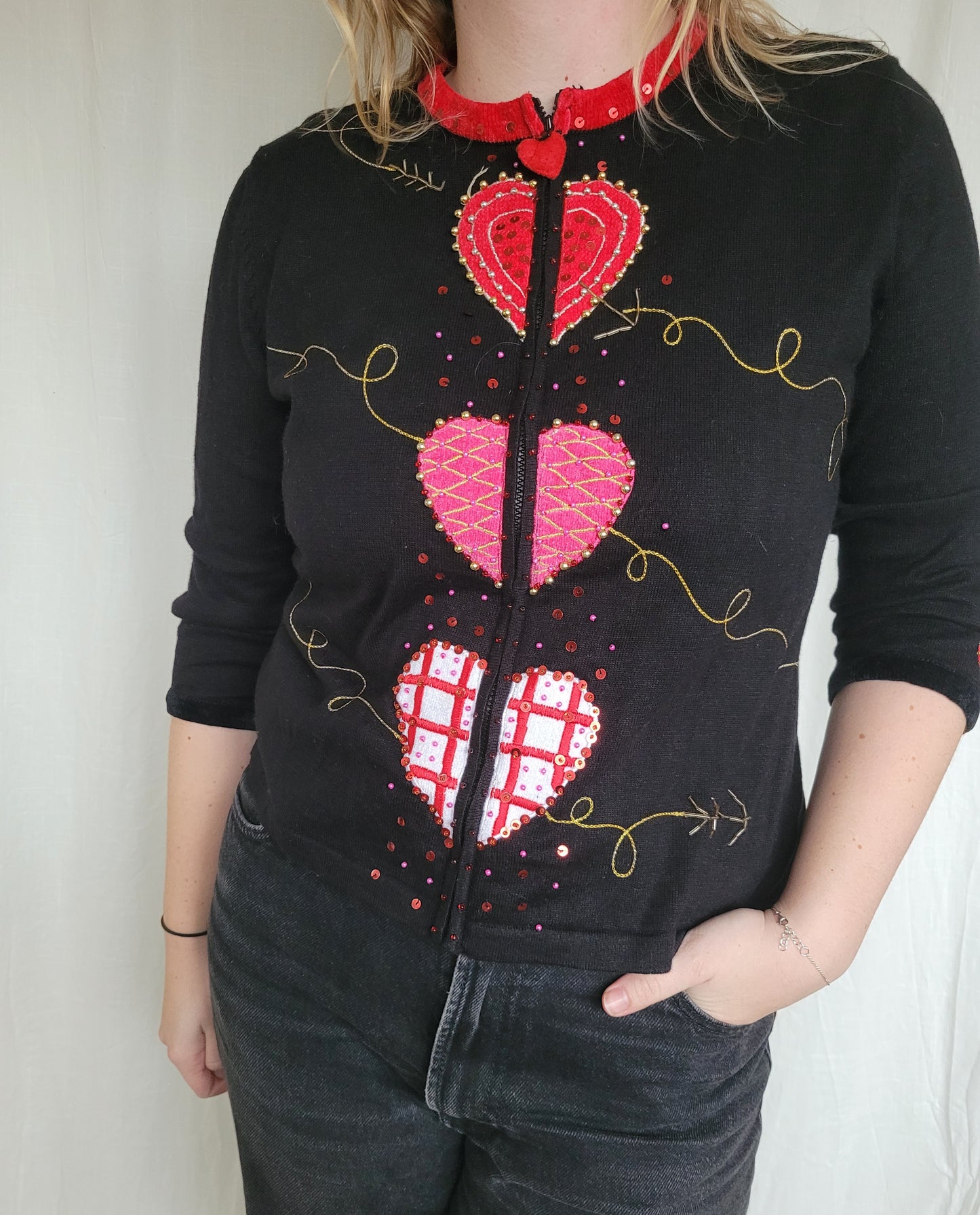 🌙 Hearts Aligned - vintage cardigan with embroidered hearts - size M