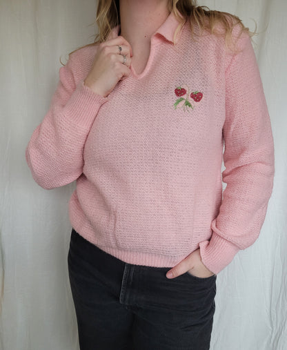 🍓  Blush Berry - vintage sweater with embroidered strawberries - size S/M