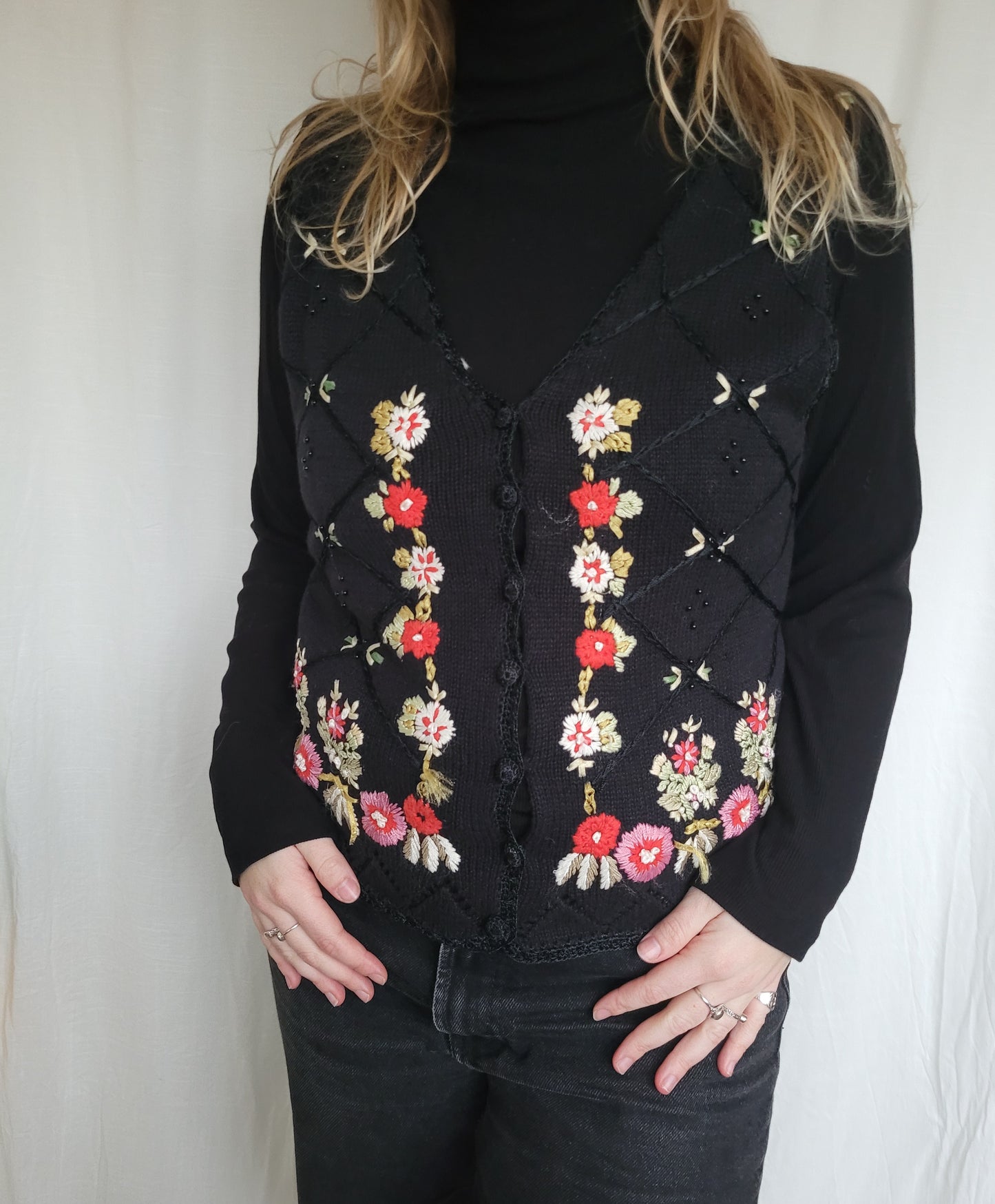 🖤 Midnight Bloom - vintage spencer vest with embroidered flowers - size M/L